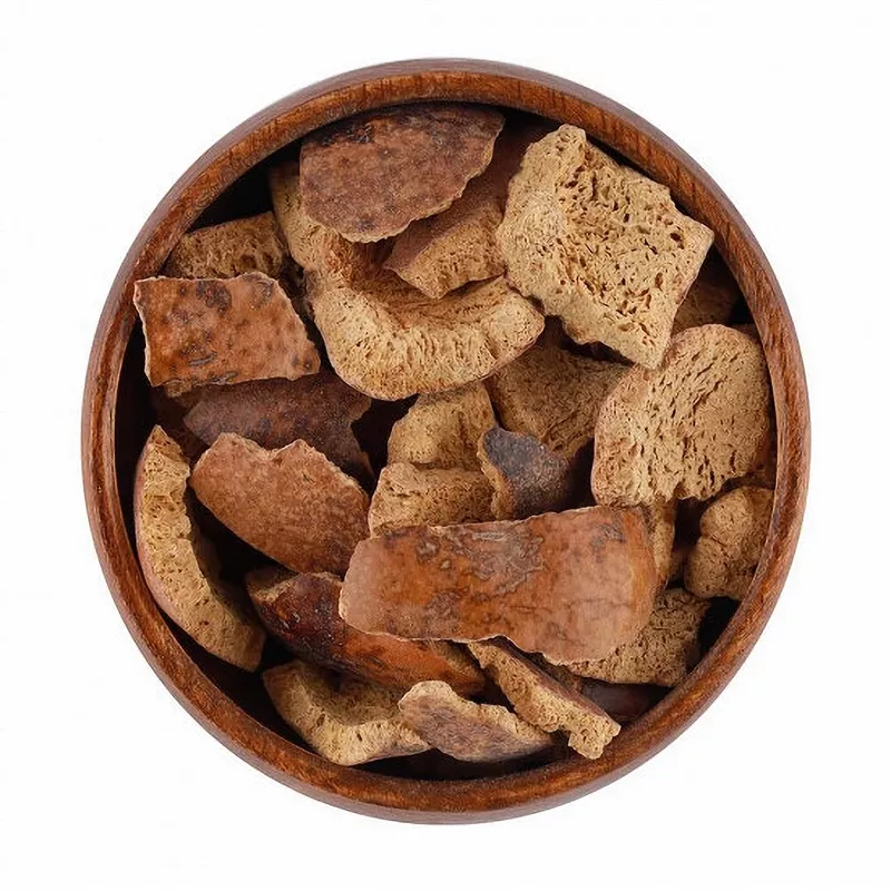 ثمار دوم سوداني طبيعي مجروش من سدرة في كيس ورقي فاخر يظهر جودة ونظافة المنتج.